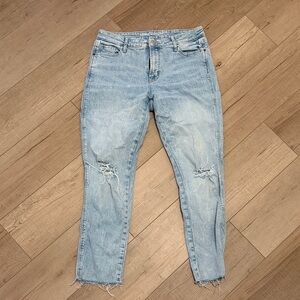 Old Navy Light Blue Cropped Distressed Jeans